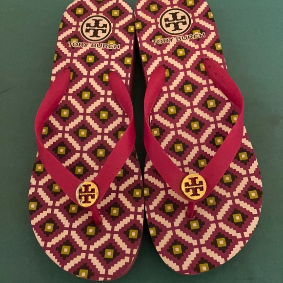 Tory Burch Shoes - Tory Burch thong sandals beautiful